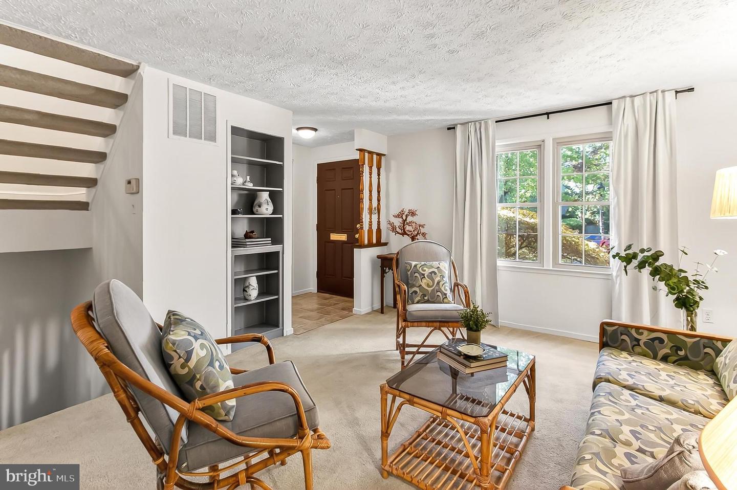 298 GUNDRY DR, FALLS CHURCH, Virginia 22046, 2 Bedrooms Bedrooms, ,2 BathroomsBathrooms,Residential,For sale,298 GUNDRY DR,VAFA2003272 MLS # VAFA2003272
