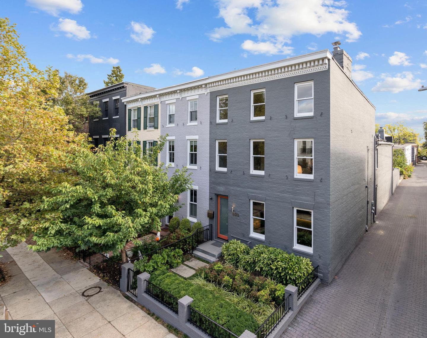 633 E ST SE, WASHINGTON, District Of Columbia 20003, 3 Bedrooms Bedrooms, ,3 BathroomsBathrooms,Residential,For sale,633 E ST SE,DCDC2223004 MLS # DCDC2223004