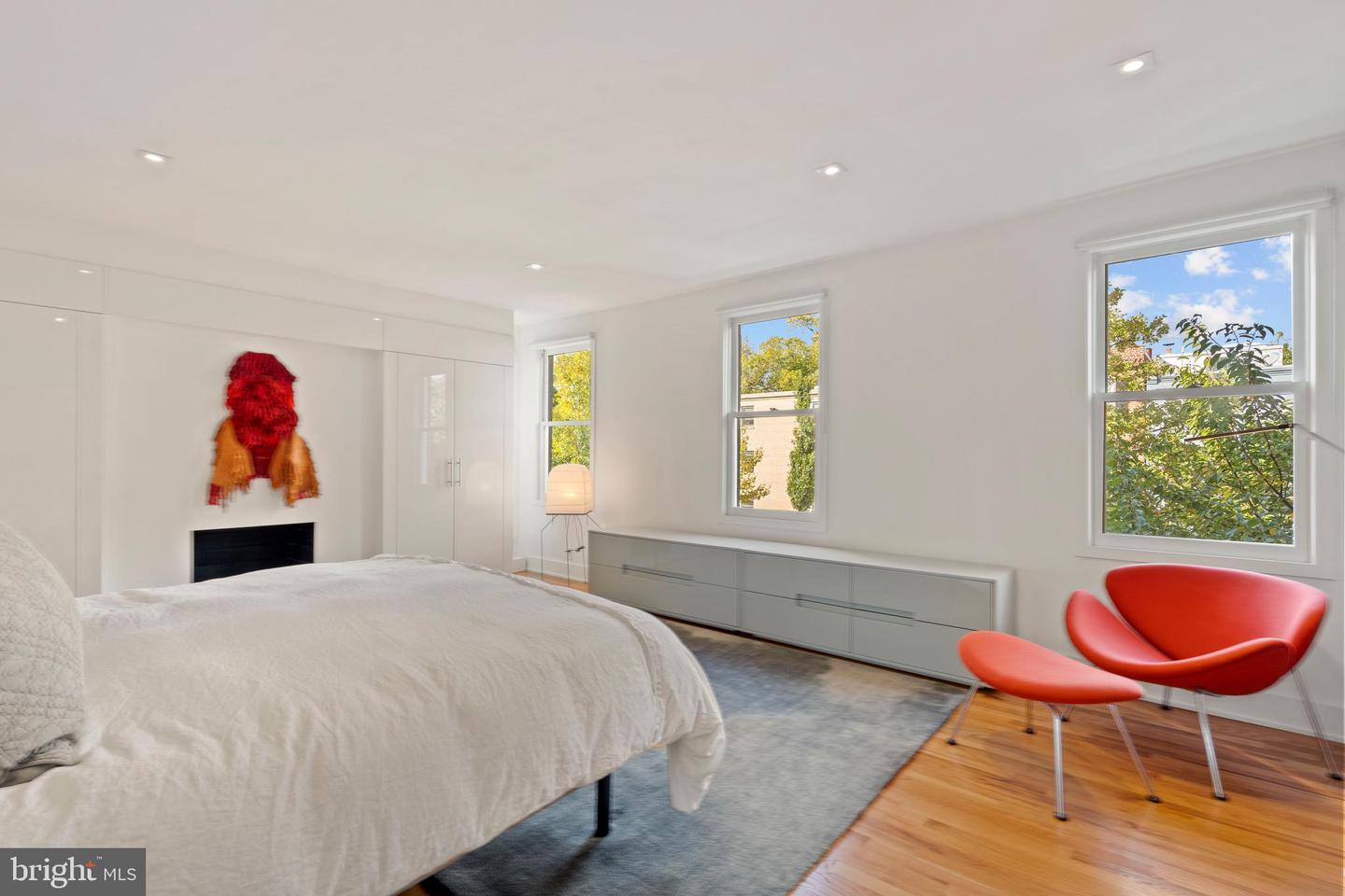 633 E ST SE, WASHINGTON, District Of Columbia 20003, 3 Bedrooms Bedrooms, ,3 BathroomsBathrooms,Residential,For sale,633 E ST SE,DCDC2223004 MLS # DCDC2223004