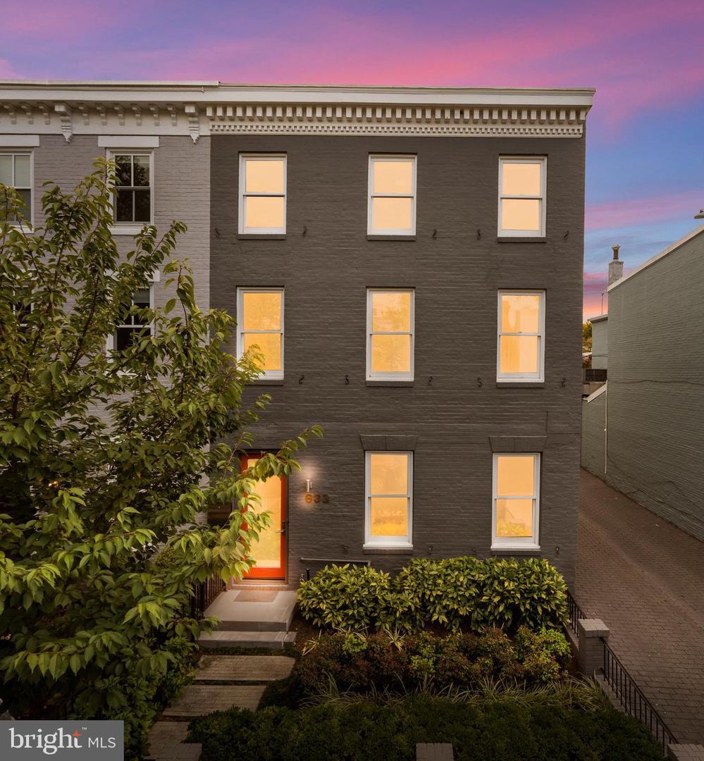 633 E ST SE, WASHINGTON, District Of Columbia 20003, 3 Bedrooms Bedrooms, ,3 BathroomsBathrooms,Residential,For sale,633 E ST SE,DCDC2223004 MLS # DCDC2223004