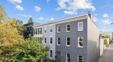 633 E ST SE, WASHINGTON, District Of Columbia 20003, 3 Bedrooms Bedrooms, ,3 BathroomsBathrooms,Residential,For sale,633 E ST SE,DCDC2223004 MLS # DCDC2223004