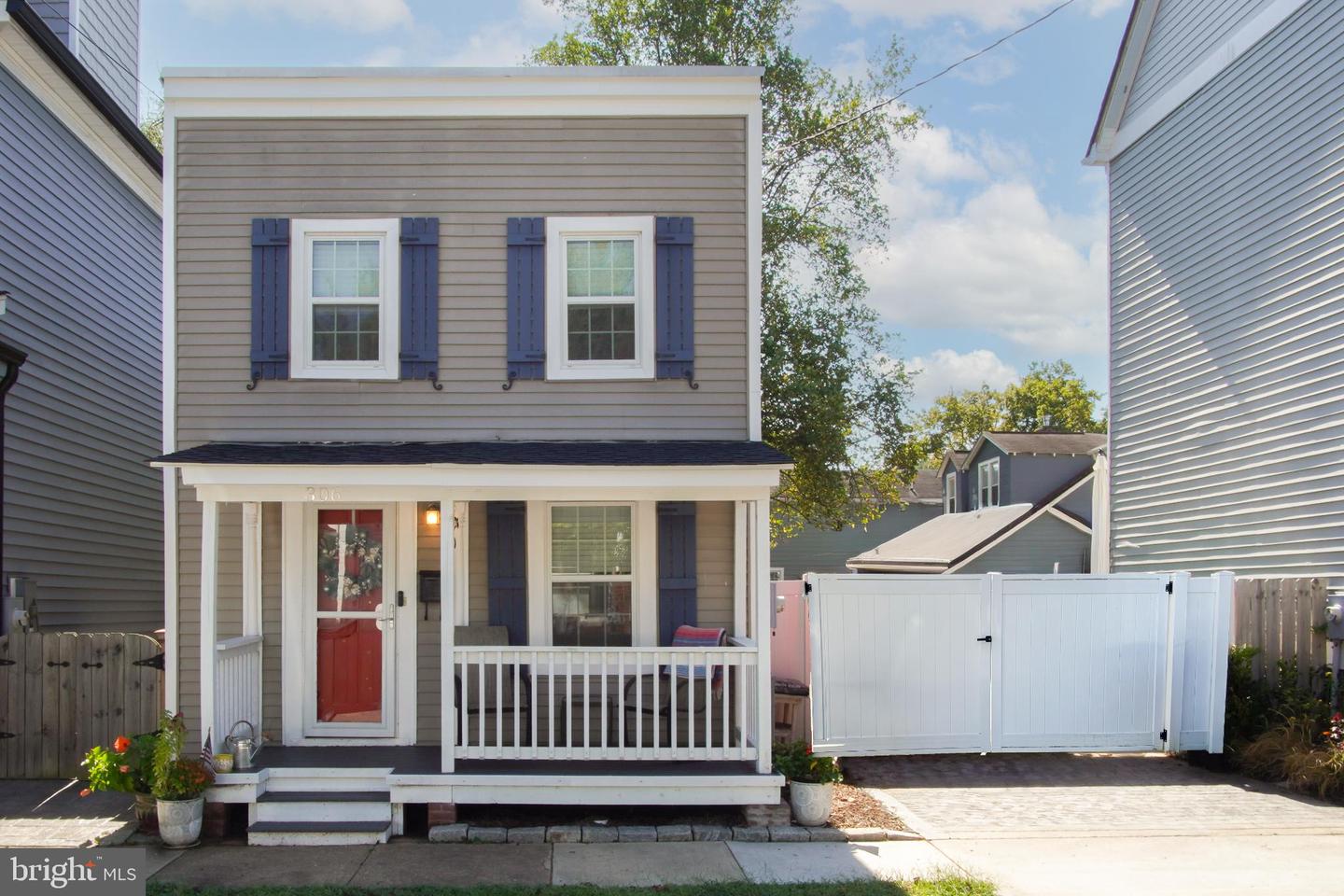 306 PITT ST, FREDERICKSBURG, Virginia 22401, 2 Bedrooms Bedrooms, 4 Rooms Rooms,1 BathroomBathrooms,Residential,For sale,306 PITT ST,VAFB2009006 MLS # VAFB2009006