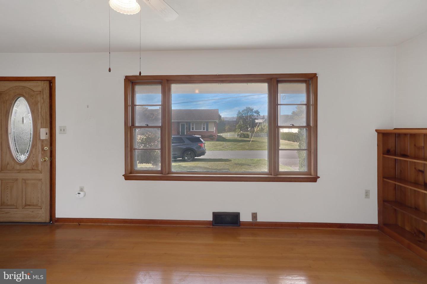 335 ROYAL AVE, STRASBURG, Virginia 22657, 2 Bedrooms Bedrooms, ,1 BathroomBathrooms,Residential,For sale,335 ROYAL AVE,VASH2012618 MLS # VASH2012618