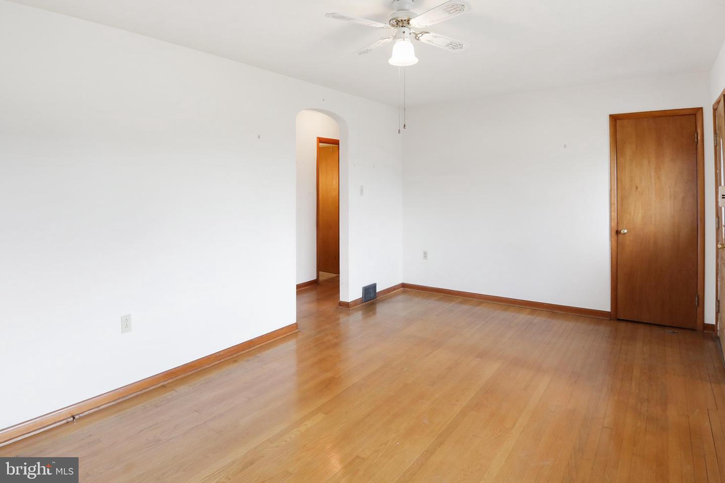 335 ROYAL AVE, STRASBURG, Virginia 22657, 2 Bedrooms Bedrooms, ,1 BathroomBathrooms,Residential,For sale,335 ROYAL AVE,VASH2012618 MLS # VASH2012618