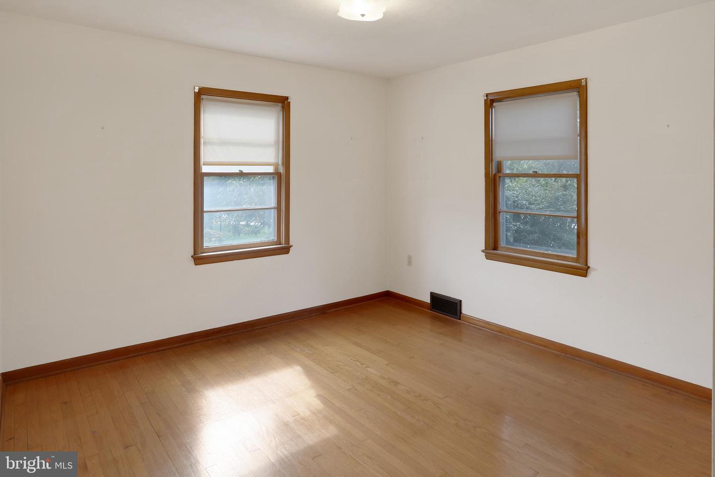335 ROYAL AVE, STRASBURG, Virginia 22657, 2 Bedrooms Bedrooms, ,1 BathroomBathrooms,Residential,For sale,335 ROYAL AVE,VASH2012618 MLS # VASH2012618