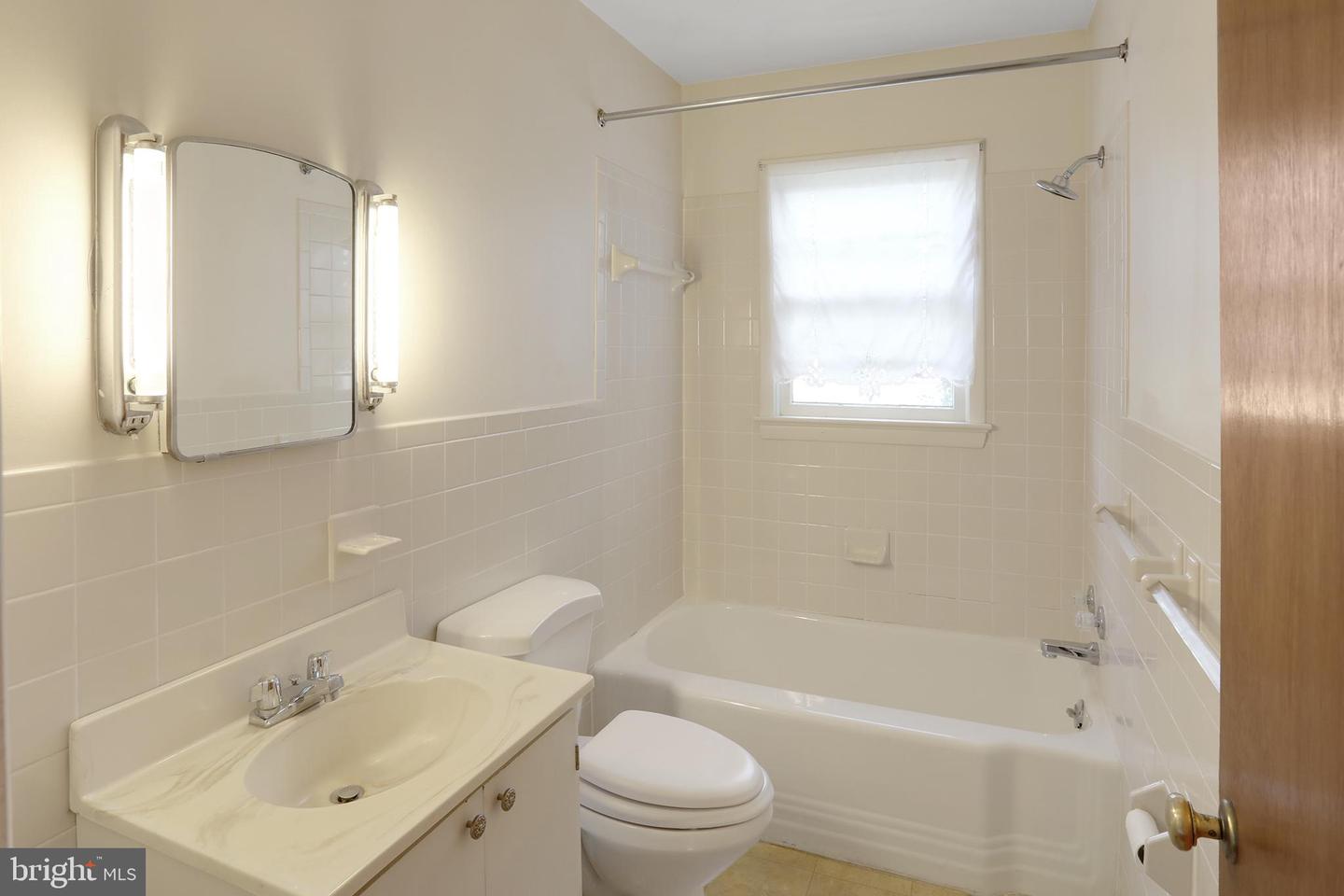 335 ROYAL AVE, STRASBURG, Virginia 22657, 2 Bedrooms Bedrooms, ,1 BathroomBathrooms,Residential,For sale,335 ROYAL AVE,VASH2012618 MLS # VASH2012618