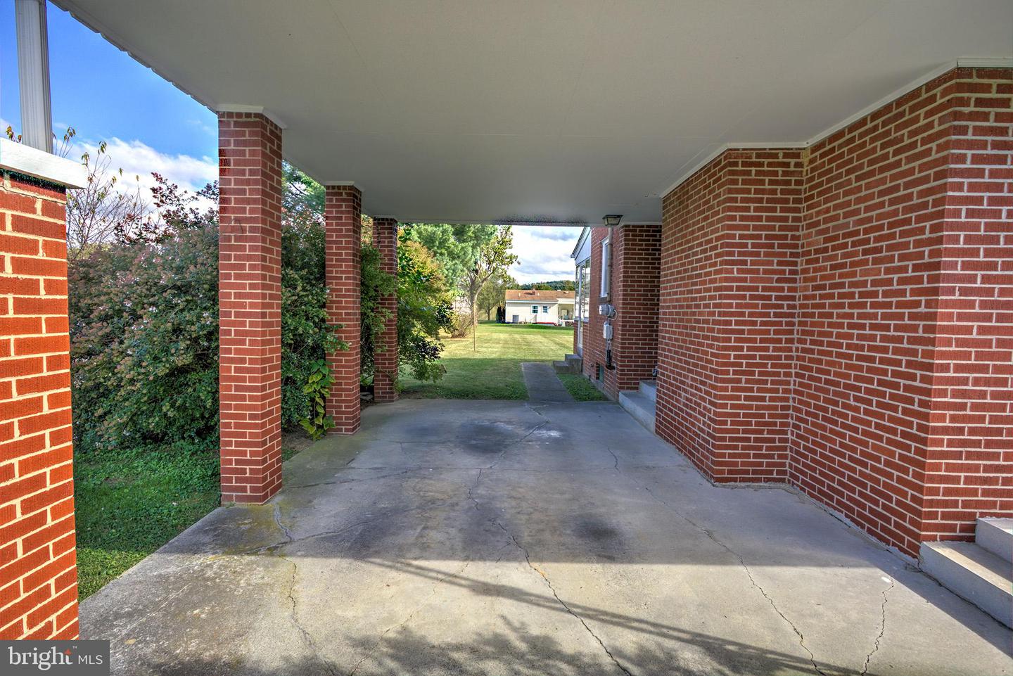 335 ROYAL AVE, STRASBURG, Virginia 22657, 2 Bedrooms Bedrooms, ,1 BathroomBathrooms,Residential,For sale,335 ROYAL AVE,VASH2012618 MLS # VASH2012618