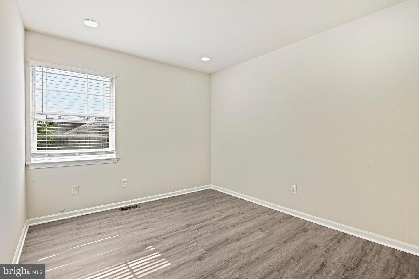 4119 DAWN VALLEY CT, CHANTILLY, Virginia 20151, 3 Bedrooms Bedrooms, ,2 BathroomsBathrooms,Residential,For sale,4119 DAWN VALLEY CT,VAFX2269572 MLS # VAFX2269572