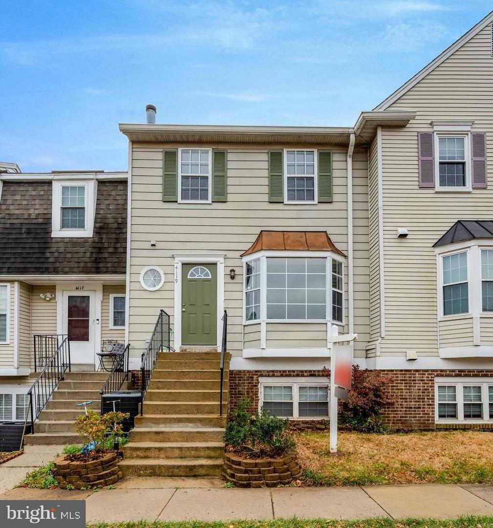 4119 DAWN VALLEY CT, CHANTILLY, Virginia 20151, 3 Bedrooms Bedrooms, ,2 BathroomsBathrooms,Residential,For sale,4119 DAWN VALLEY CT,VAFX2269572 MLS # VAFX2269572
