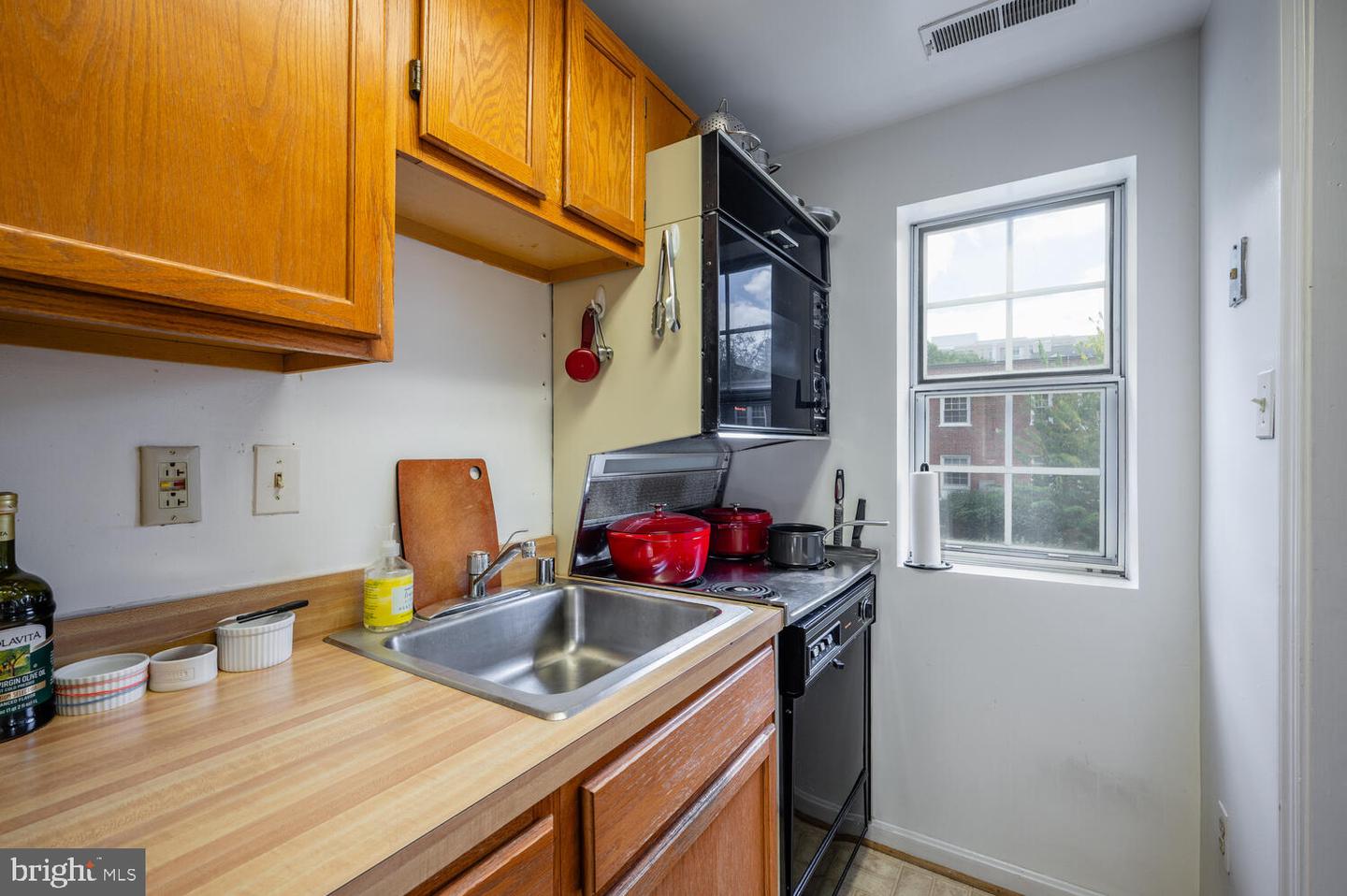 1817 N RHODES ST N #4-260, ARLINGTON, Virginia 22201, 1 Bedroom Bedrooms, ,1 BathroomBathrooms,Residential,For sale,1817 N RHODES ST N #4-260,VAAR2064248 MLS # VAAR2064248 1817 N RHODES ST N #4-260, ARLINGTON, Virginia 22201, 1 Bedroom Bedrooms, ,1 BathroomBathrooms,Residential,For sale,1817 N RHODES ST N #4-260,VAAR2064248 MLS # VAAR2064248