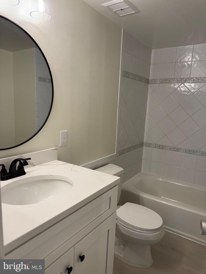 7905 DASSETT CT #304, ANNANDALE, Virginia 22003, 3 Bedrooms Bedrooms, ,2 BathroomsBathrooms,Residential,For sale,7905 DASSETT CT #304,VAFX2269848 MLS # VAFX2269848