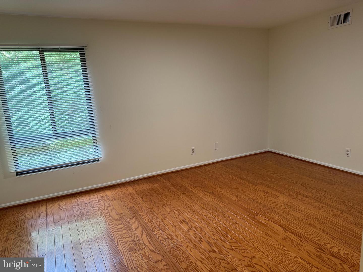 7905 DASSETT CT #304, ANNANDALE, Virginia 22003, 3 Bedrooms Bedrooms, ,2 BathroomsBathrooms,Residential,For sale,7905 DASSETT CT #304,VAFX2269848 MLS # VAFX2269848