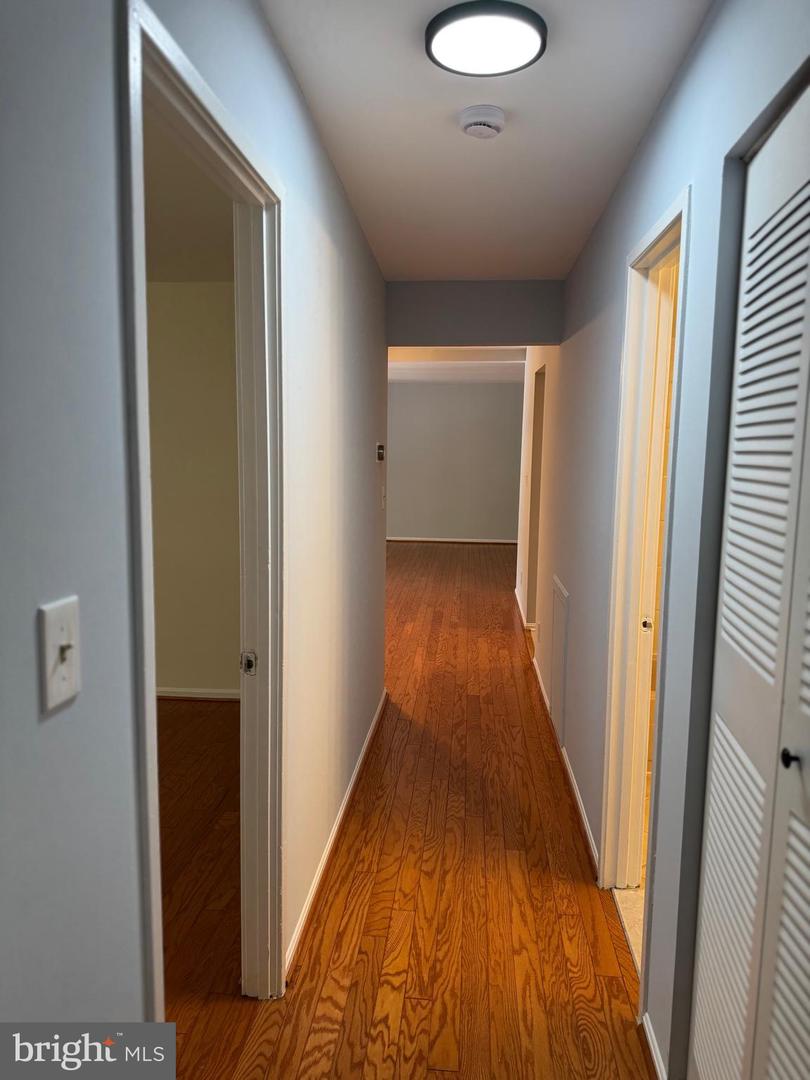 7905 DASSETT CT #304, ANNANDALE, Virginia 22003, 3 Bedrooms Bedrooms, ,2 BathroomsBathrooms,Residential,For sale,7905 DASSETT CT #304,VAFX2269848 MLS # VAFX2269848