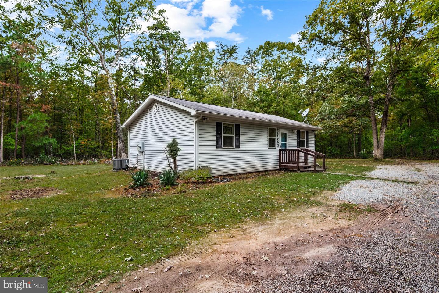 11402 RAILROAD LN, LOCUST GROVE, Virginia 22508, 2 Bedrooms Bedrooms, ,2 BathroomsBathrooms,Residential,For sale,11402 RAILROAD LN,VASP2036680 MLS # VASP2036680