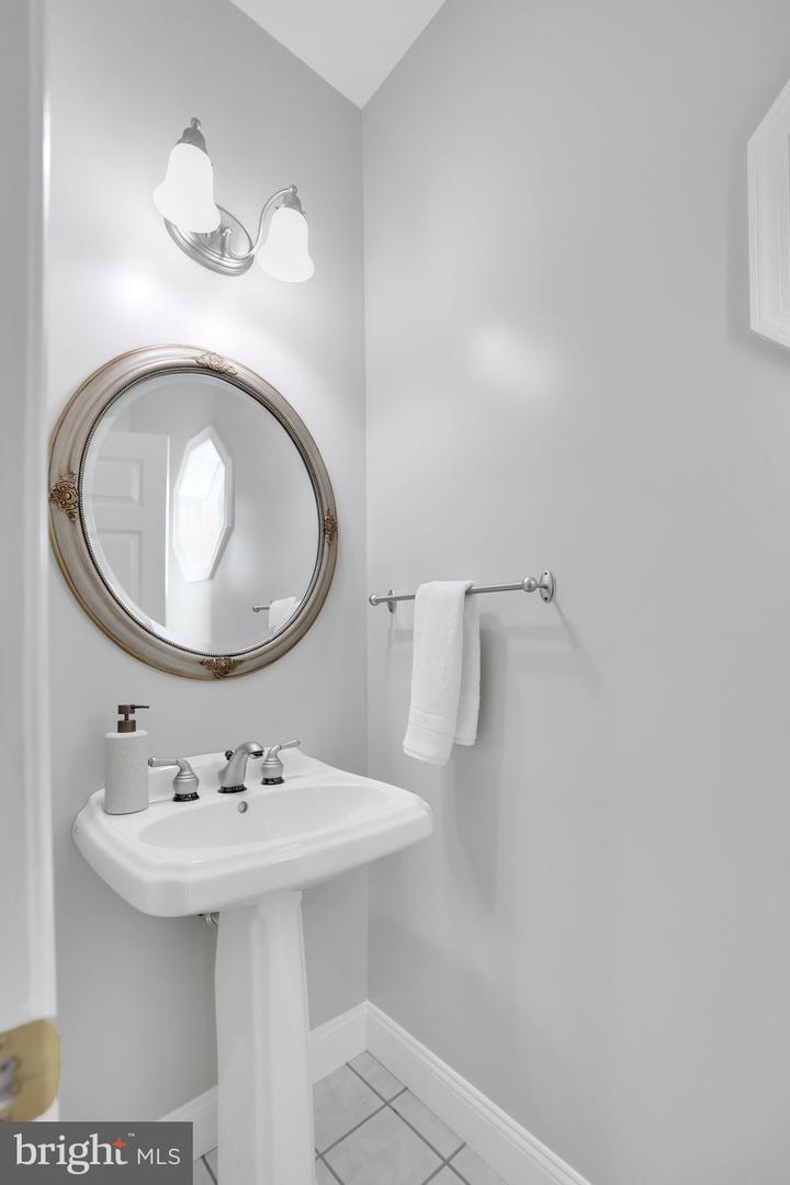 41541 CARTER RIDGE LN, LEESBURG, Virginia 20176, 6 Bedrooms Bedrooms, ,4 BathroomsBathrooms,Residential,For sale,41541 CARTER RIDGE LN,VALO2108264 MLS # VALO2108264