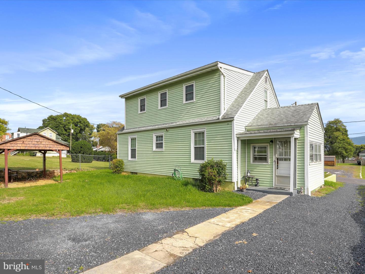 544 WASHINGTON ST, WOODSTOCK, Virginia 22664, 4 Bedrooms Bedrooms, ,1 BathroomBathrooms,Residential,For sale,544 WASHINGTON ST,VASH2012714 MLS # VASH2012714
