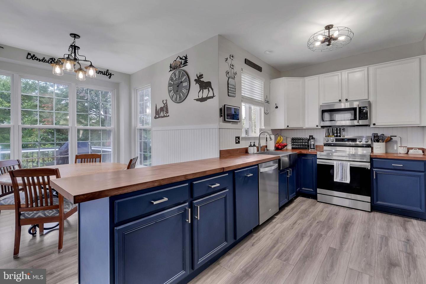 35530 SARASOTA ST, ROUND HILL, Virginia 20141, 4 Bedrooms Bedrooms, ,3 BathroomsBathrooms,Residential,For sale,35530 SARASOTA ST,VALO2108368 MLS # VALO2108368