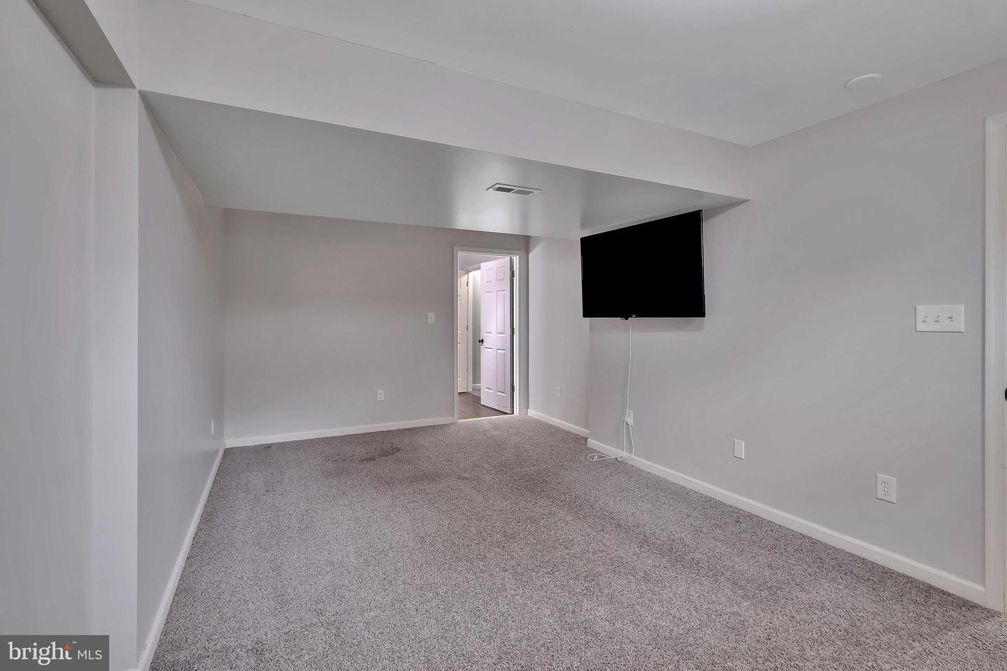35530 SARASOTA ST, ROUND HILL, Virginia 20141, 4 Bedrooms Bedrooms, ,3 BathroomsBathrooms,Residential,For sale,35530 SARASOTA ST,VALO2108368 MLS # VALO2108368