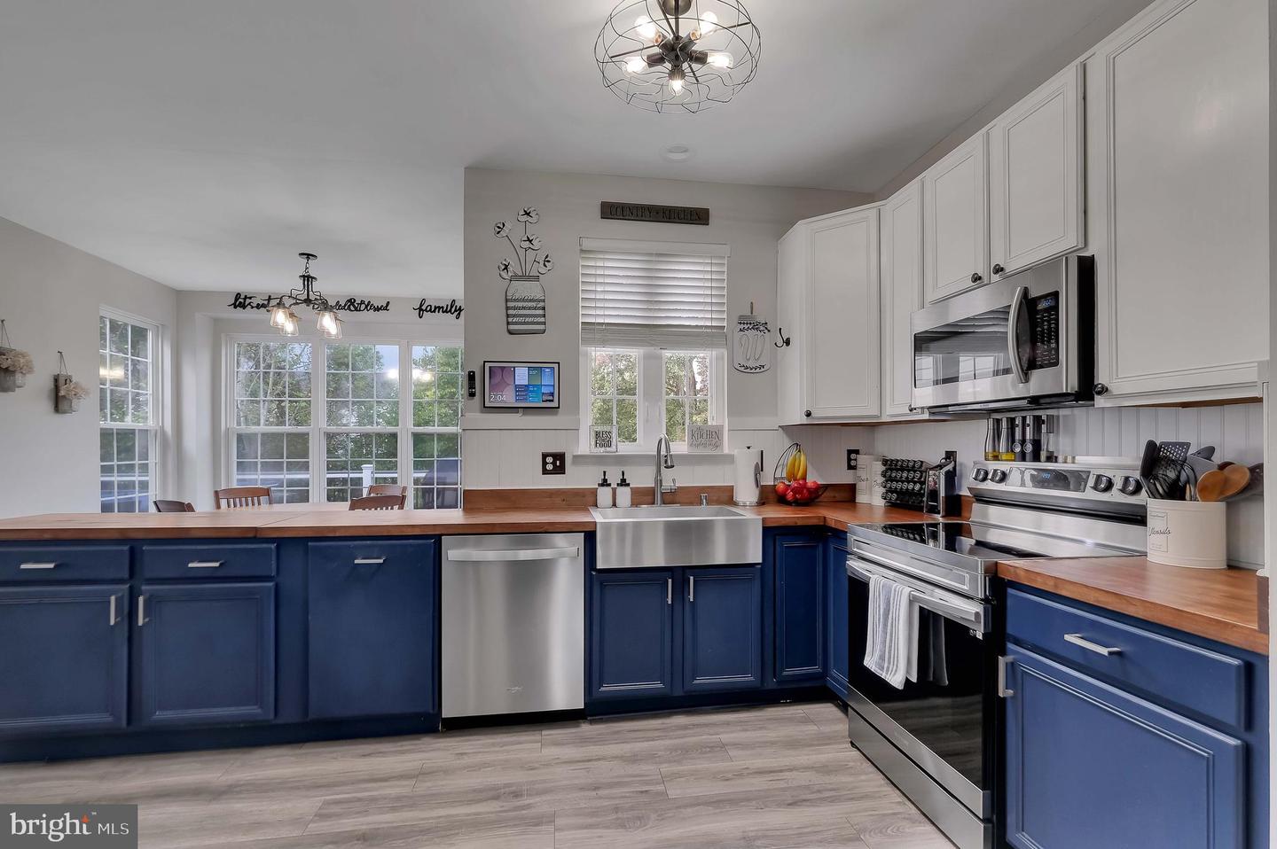 35530 SARASOTA ST, ROUND HILL, Virginia 20141, 4 Bedrooms Bedrooms, ,3 BathroomsBathrooms,Residential,For sale,35530 SARASOTA ST,VALO2108368 MLS # VALO2108368