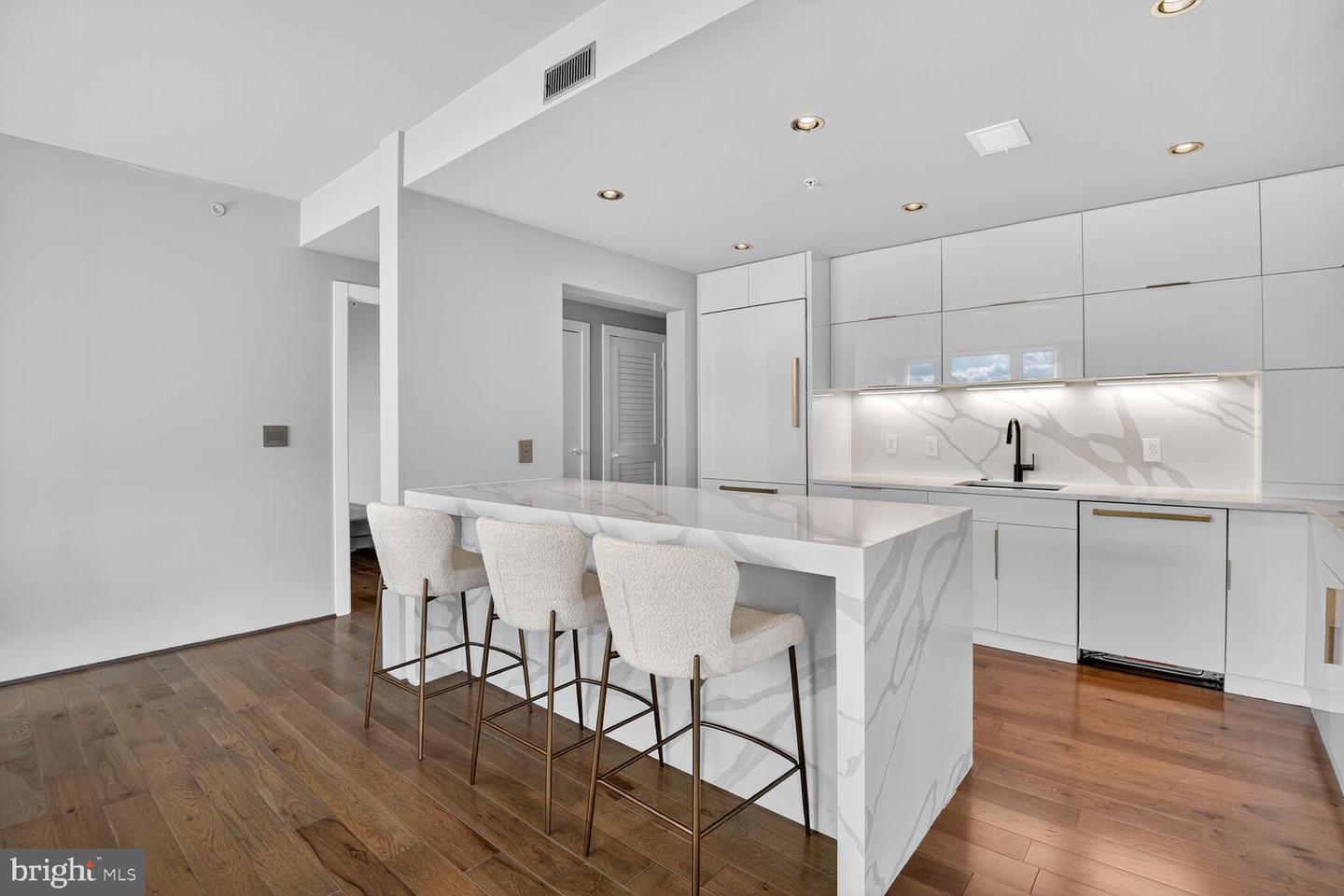 8220 CRESTWOOD HEIGHTS DR #712, MCLEAN, Virginia 22102, 2 Bedrooms Bedrooms, 4 Rooms Rooms,2 BathroomsBathrooms,Residential,For sale,8220 CRESTWOOD HEIGHTS DR #712,VAFX2273122 MLS # VAFX2273122