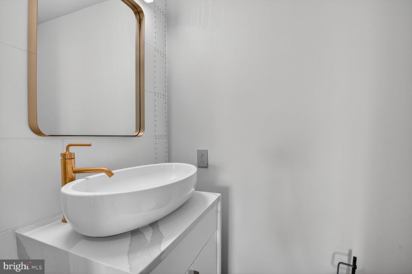 8220 CRESTWOOD HEIGHTS DR #712, MCLEAN, Virginia 22102, 2 Bedrooms Bedrooms, 4 Rooms Rooms,2 BathroomsBathrooms,Residential,For sale,8220 CRESTWOOD HEIGHTS DR #712,VAFX2273122 MLS # VAFX2273122