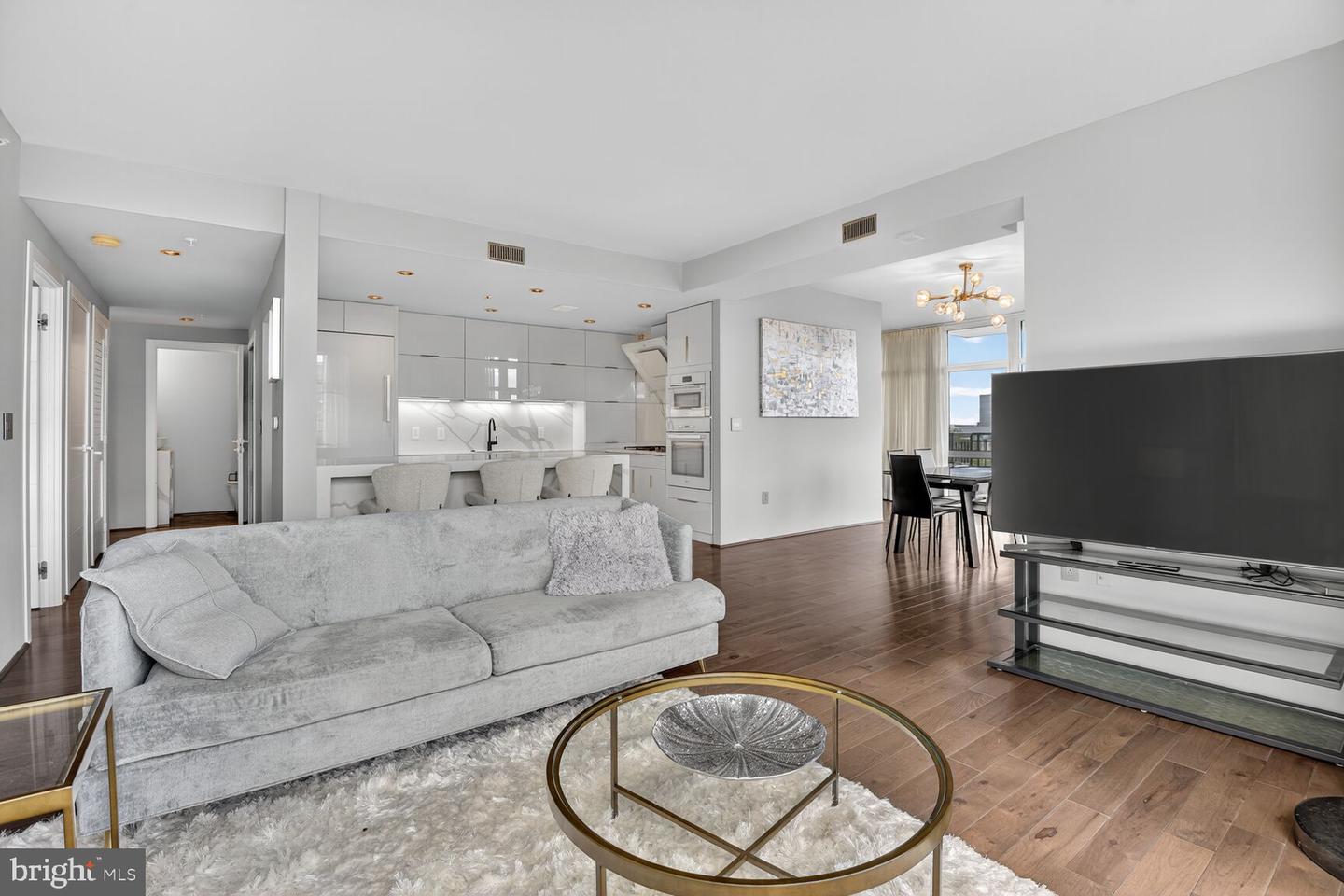 8220 CRESTWOOD HEIGHTS DR #712, MCLEAN, Virginia 22102, 2 Bedrooms Bedrooms, 4 Rooms Rooms,2 BathroomsBathrooms,Residential,For sale,8220 CRESTWOOD HEIGHTS DR #712,VAFX2273122 MLS # VAFX2273122