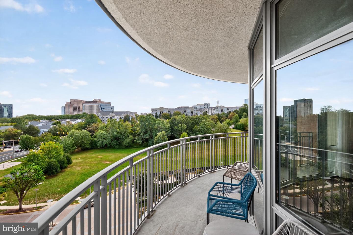 8220 CRESTWOOD HEIGHTS DR #712, MCLEAN, Virginia 22102, 2 Bedrooms Bedrooms, 4 Rooms Rooms,2 BathroomsBathrooms,Residential,For sale,8220 CRESTWOOD HEIGHTS DR #712,VAFX2273122 MLS # VAFX2273122