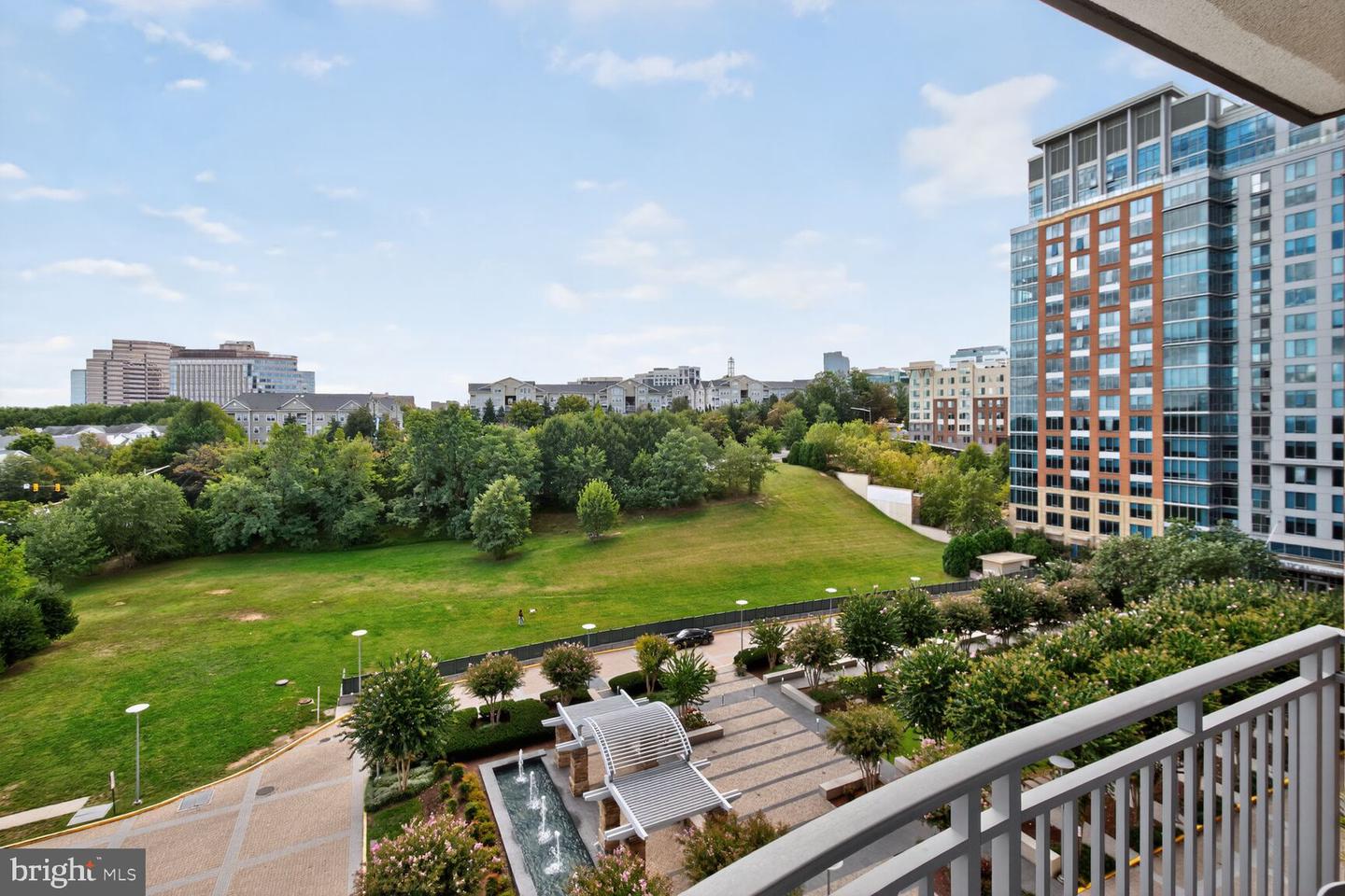 8220 CRESTWOOD HEIGHTS DR #712, MCLEAN, Virginia 22102, 2 Bedrooms Bedrooms, 4 Rooms Rooms,2 BathroomsBathrooms,Residential,For sale,8220 CRESTWOOD HEIGHTS DR #712,VAFX2273122 MLS # VAFX2273122