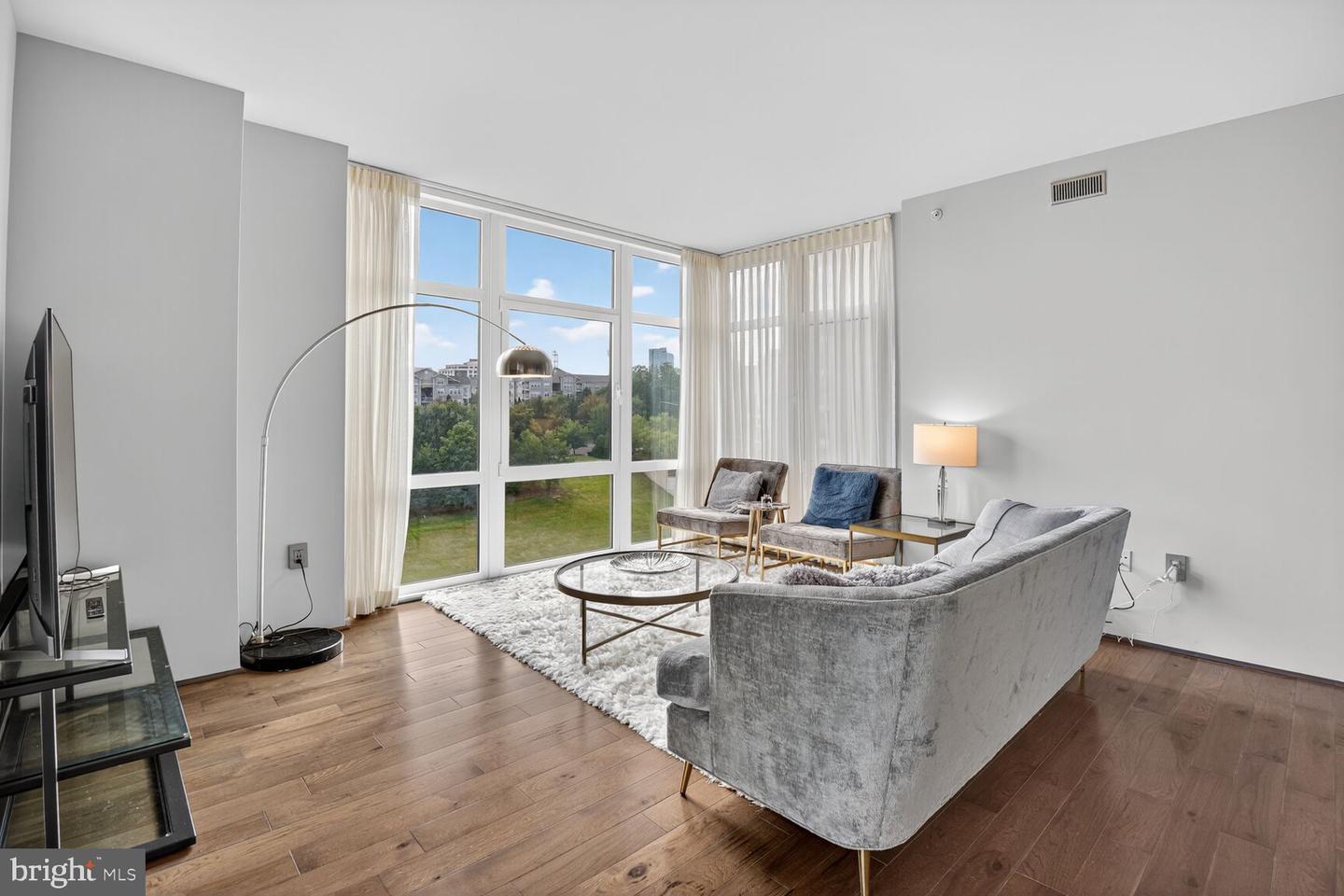 8220 CRESTWOOD HEIGHTS DR #712, MCLEAN, Virginia 22102, 2 Bedrooms Bedrooms, 4 Rooms Rooms,2 BathroomsBathrooms,Residential,For sale,8220 CRESTWOOD HEIGHTS DR #712,VAFX2273122 MLS # VAFX2273122