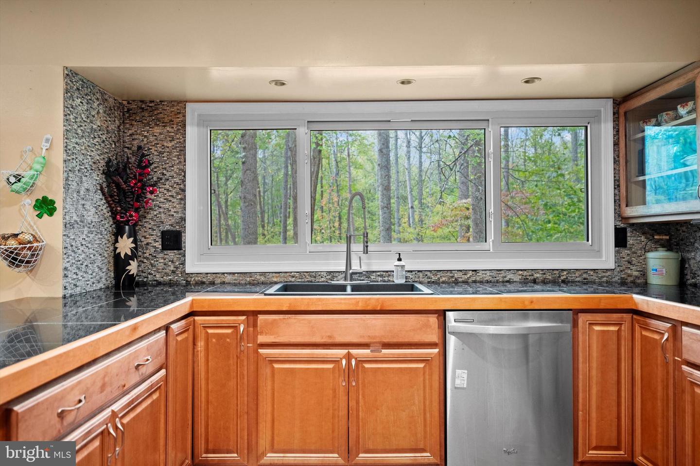 7414 KETTLE RIDGE DR, NOKESVILLE, Virginia 20181, 4 Bedrooms Bedrooms, ,2 BathroomsBathrooms,Residential,For sale,7414 KETTLE RIDGE DR,VAFQ2019316 MLS # VAFQ2019316