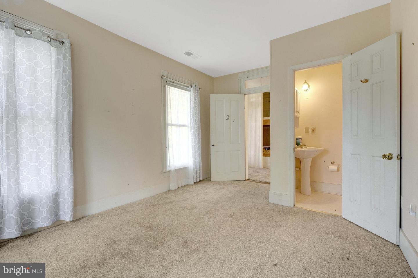 39 NEW CUT RD, ROUND HILL, Virginia 20141, 7 Bedrooms Bedrooms, ,3 BathroomsBathrooms,Residential,For sale,39 NEW CUT RD,VALO2108464 MLS # VALO2108464