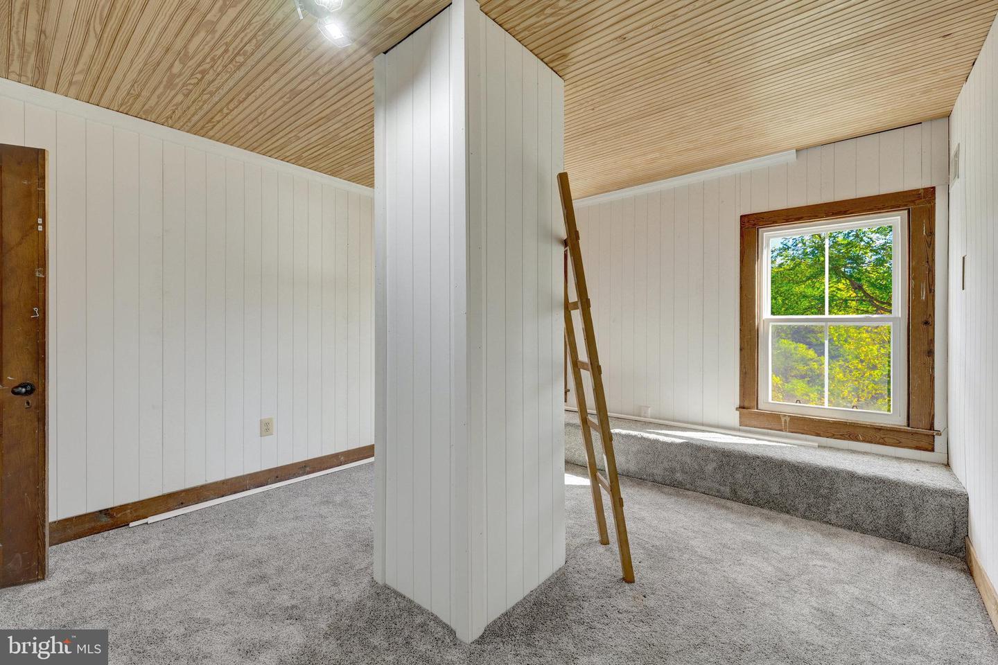 39 NEW CUT RD, ROUND HILL, Virginia 20141, 7 Bedrooms Bedrooms, ,3 BathroomsBathrooms,Residential,For sale,39 NEW CUT RD,VALO2108464 MLS # VALO2108464