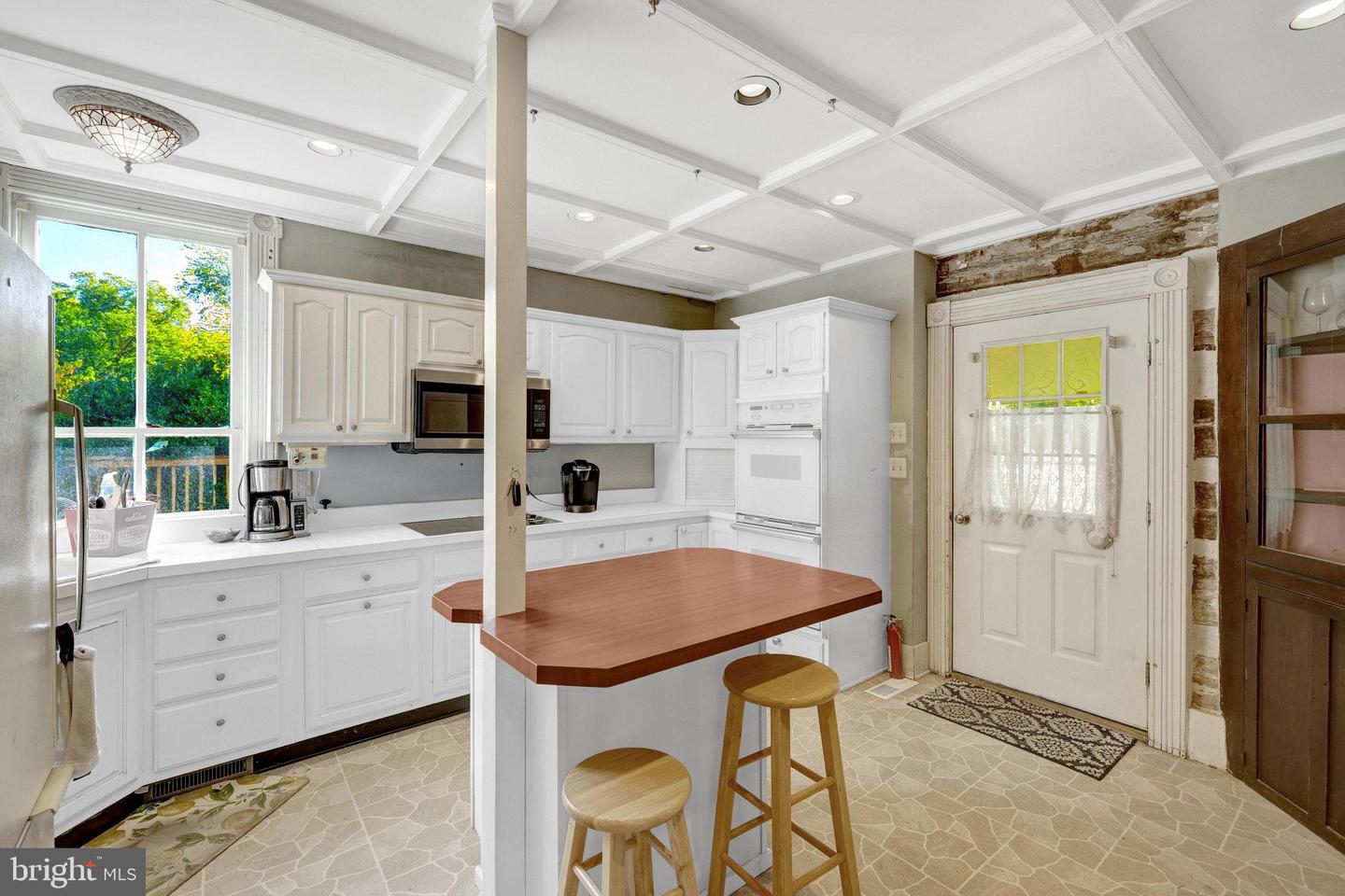 39 NEW CUT RD, ROUND HILL, Virginia 20141, 7 Bedrooms Bedrooms, ,3 BathroomsBathrooms,Residential,For sale,39 NEW CUT RD,VALO2108464 MLS # VALO2108464