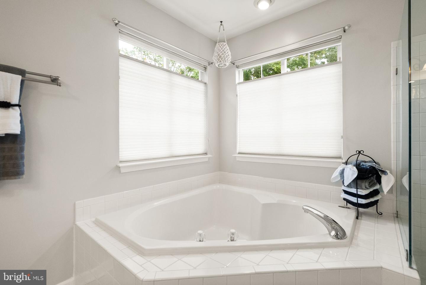 20900 HOLLYBERRY CT, ASHBURN, Virginia 20147, 5 Bedrooms Bedrooms, ,3 BathroomsBathrooms,Residential,For sale,20900 HOLLYBERRY CT,VALO2108522 MLS # VALO2108522