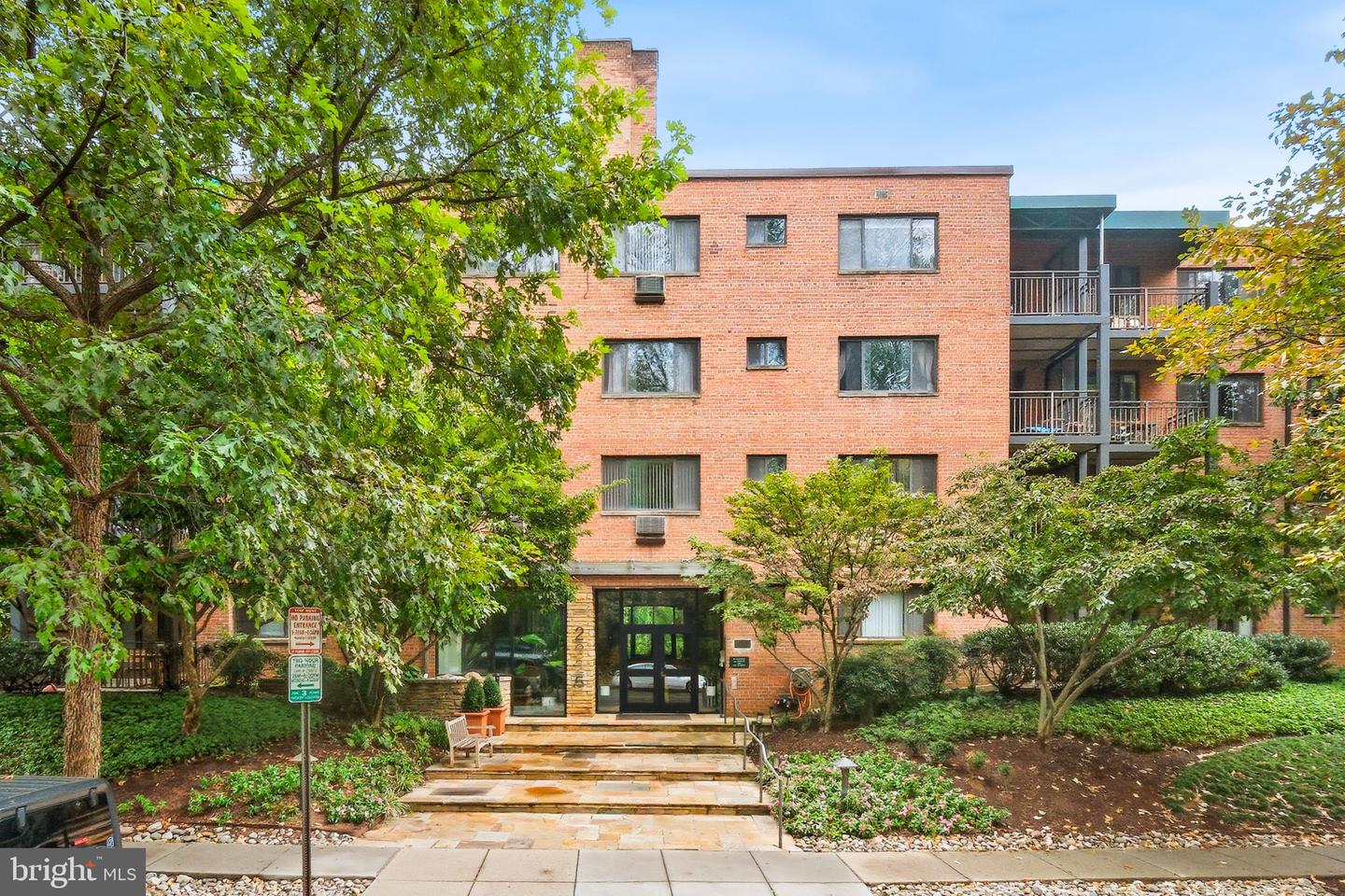 2325 42ND ST NW #420, WASHINGTON, District Of Columbia 20007, 1 Bedroom Bedrooms, ,1 BathroomBathrooms,Residential,For sale,2325 42ND ST NW #420,DCDC2226312 MLS # DCDC2226312