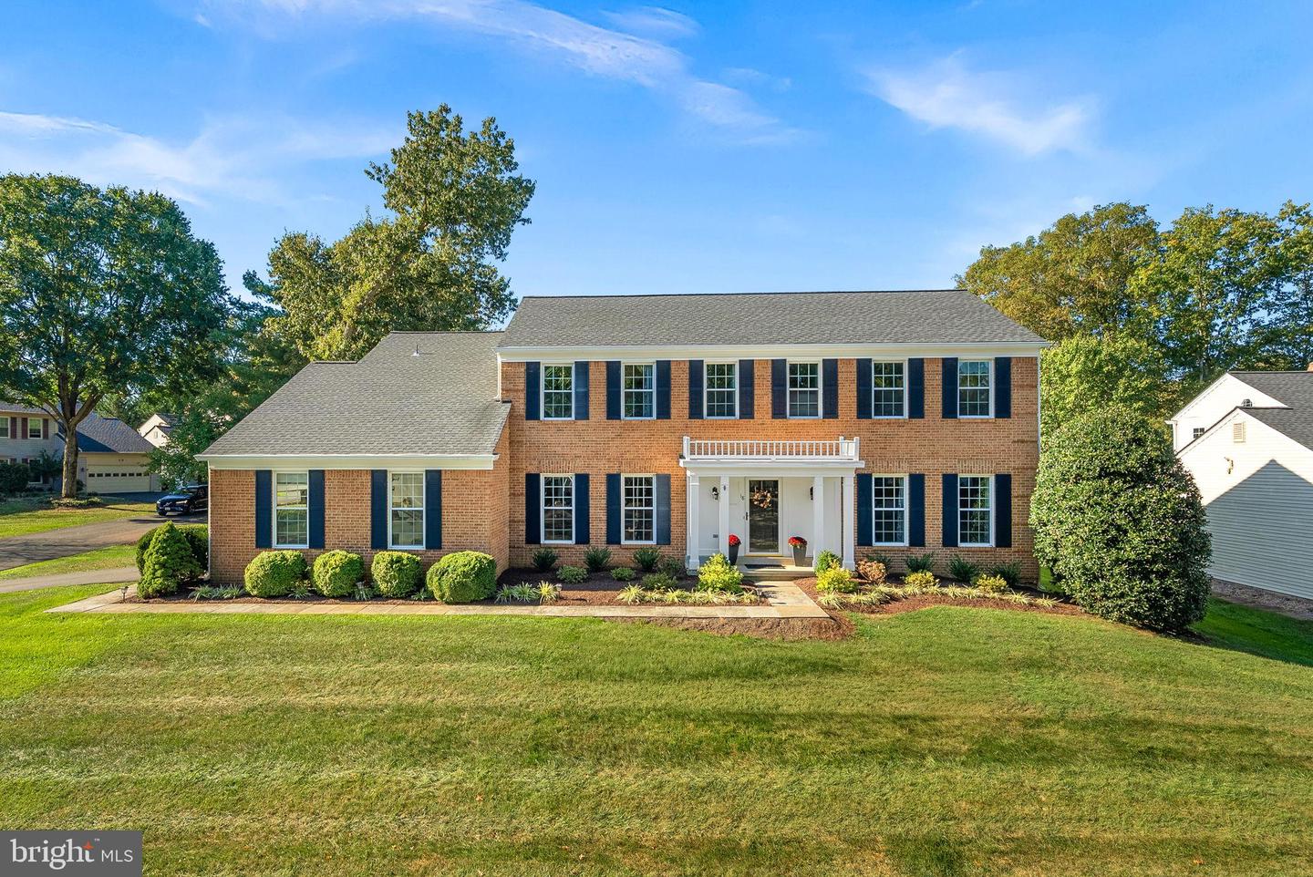 18 CHRISTOPHER LN, STERLING, Virginia 20165, 4 Bedrooms Bedrooms, 19 Rooms Rooms,3 BathroomsBathrooms,Residential,For sale,18 CHRISTOPHER LN,VALO2108554 MLS # VALO2108554