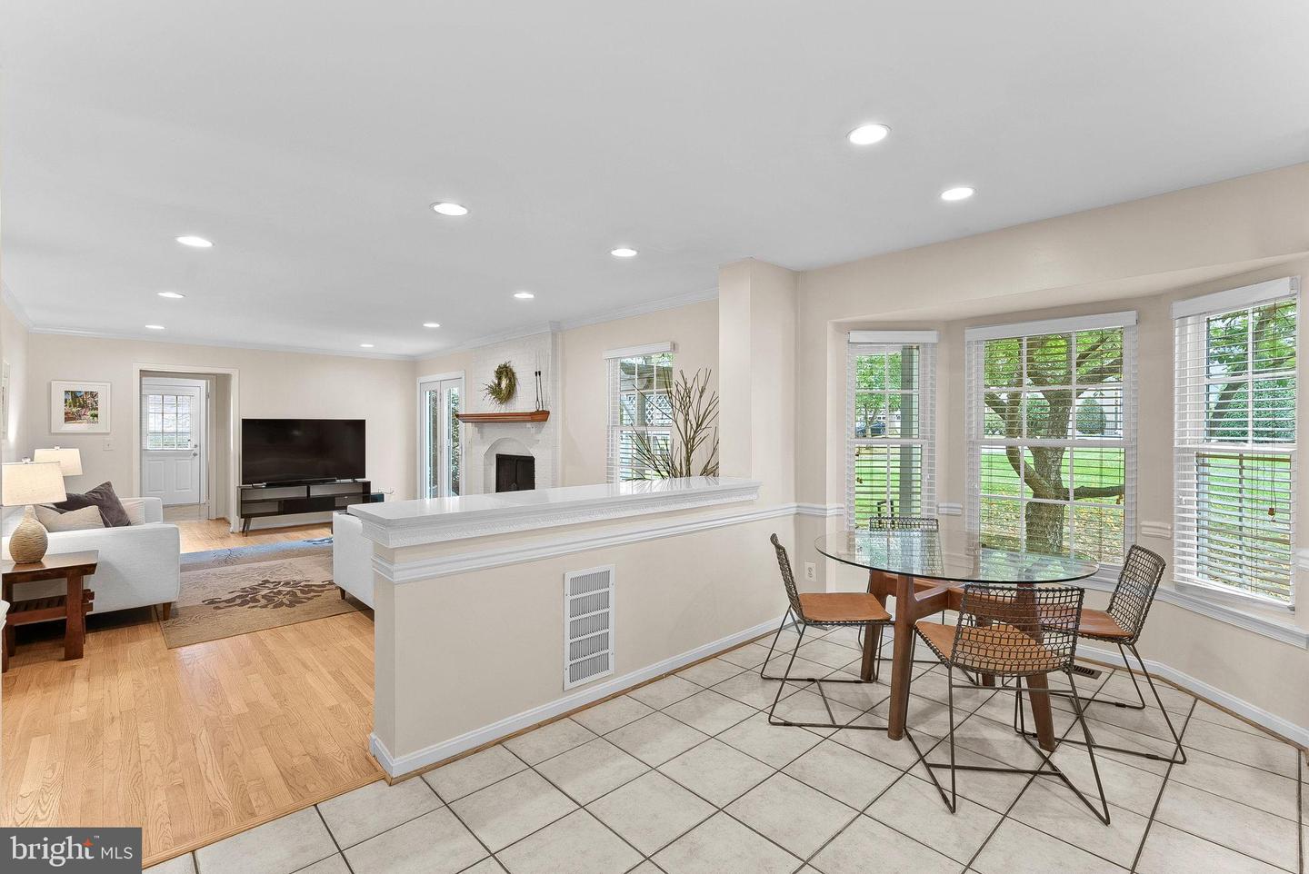 18 CHRISTOPHER LN, STERLING, Virginia 20165, 4 Bedrooms Bedrooms, 19 Rooms Rooms,3 BathroomsBathrooms,Residential,For sale,18 CHRISTOPHER LN,VALO2108554 MLS # VALO2108554