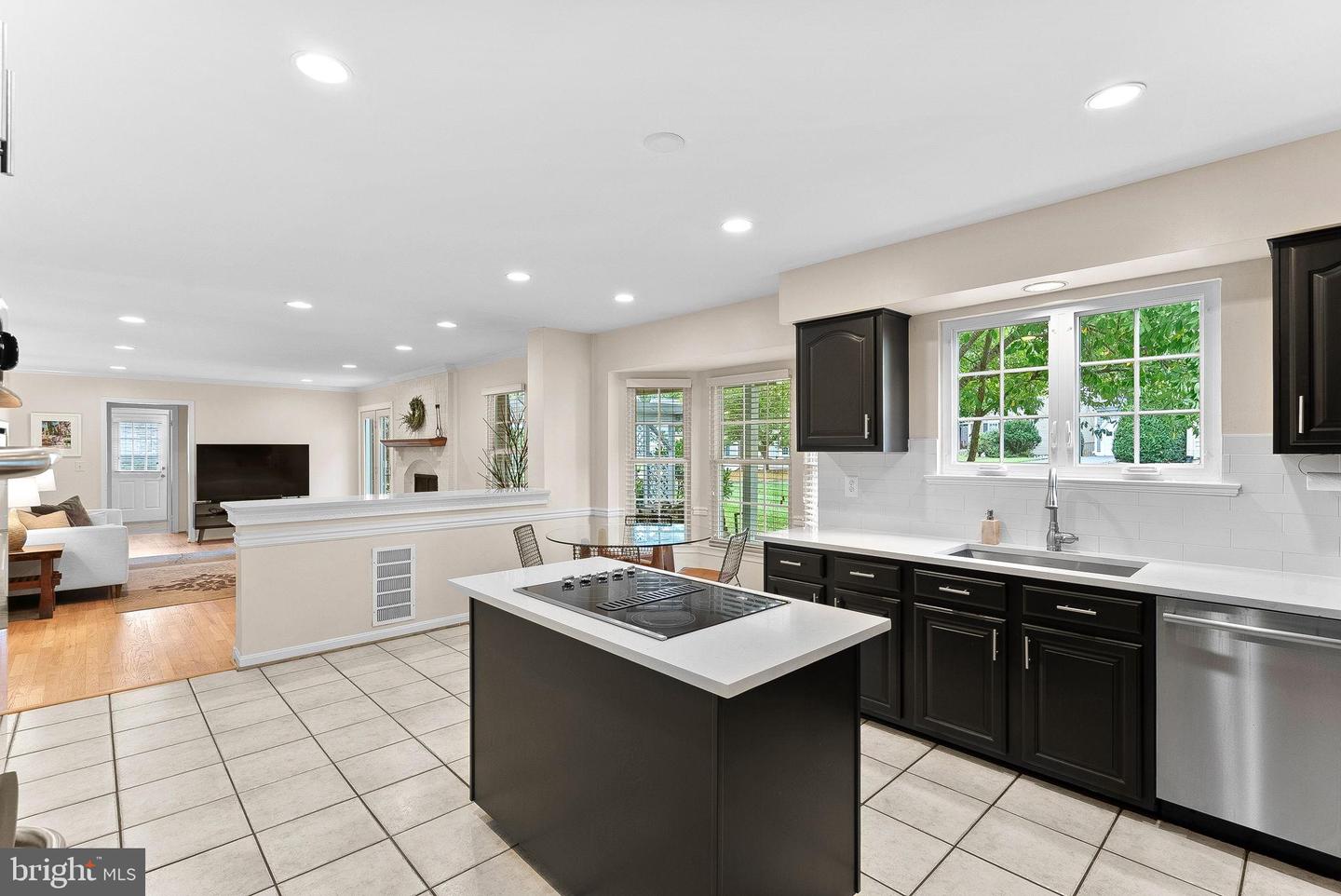 18 CHRISTOPHER LN, STERLING, Virginia 20165, 4 Bedrooms Bedrooms, 19 Rooms Rooms,3 BathroomsBathrooms,Residential,For sale,18 CHRISTOPHER LN,VALO2108554 MLS # VALO2108554