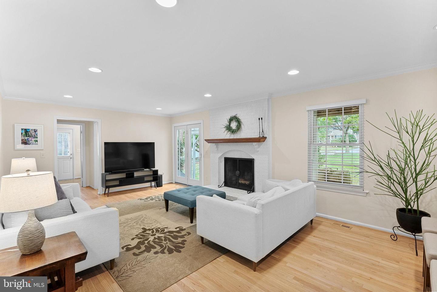 18 CHRISTOPHER LN, STERLING, Virginia 20165, 4 Bedrooms Bedrooms, 19 Rooms Rooms,3 BathroomsBathrooms,Residential,For sale,18 CHRISTOPHER LN,VALO2108554 MLS # VALO2108554