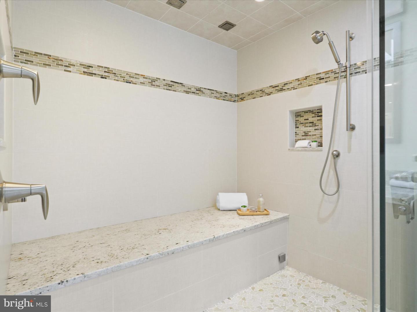 6100 35TH ST N, ARLINGTON, Virginia 22213, 5 Bedrooms Bedrooms, ,3 BathroomsBathrooms,Residential,For sale,6100 35TH ST N,VAAR2064748 MLS # VAAR2064748