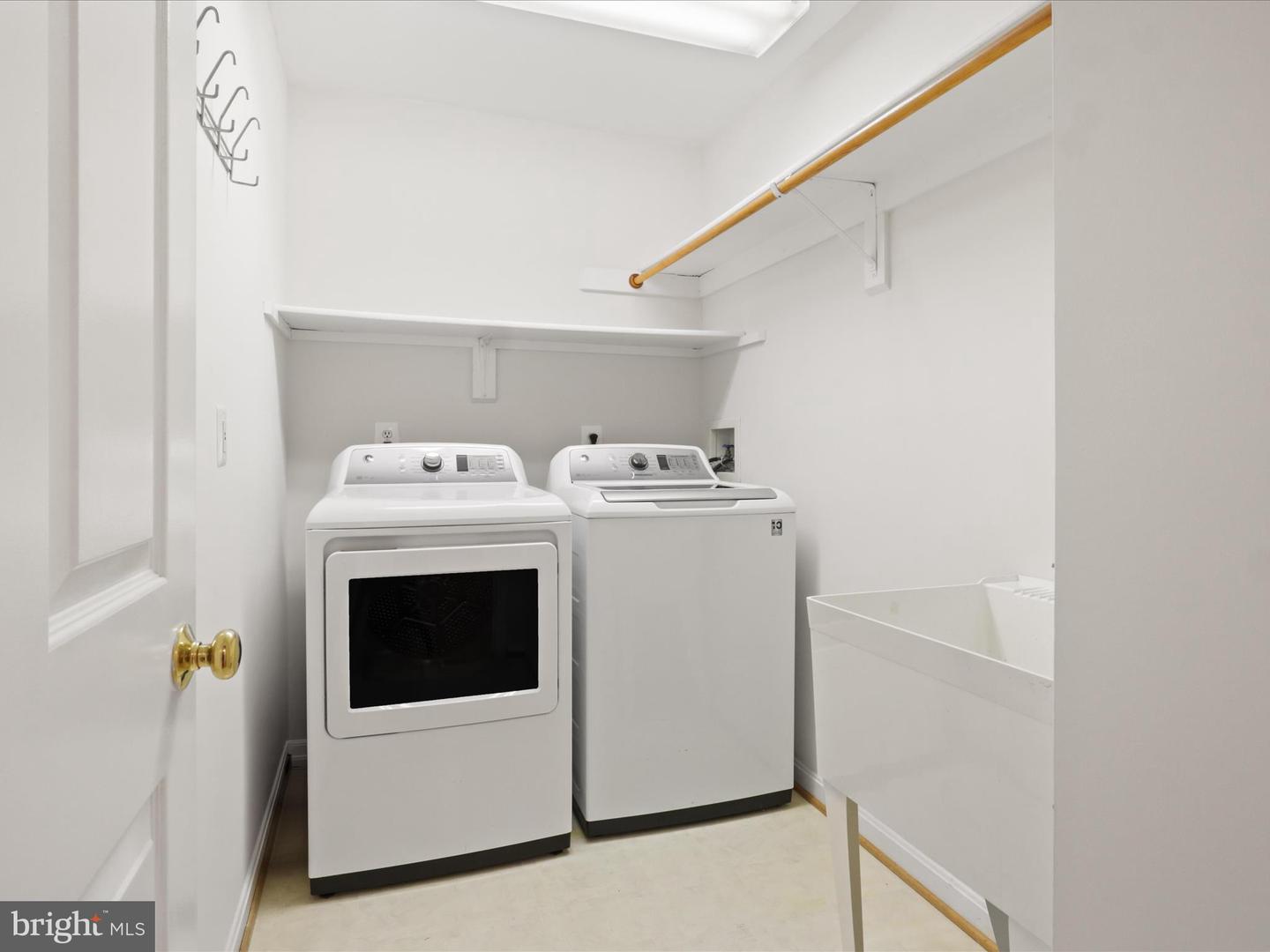 6100 35TH ST N, ARLINGTON, Virginia 22213, 5 Bedrooms Bedrooms, ,3 BathroomsBathrooms,Residential,For sale,6100 35TH ST N,VAAR2064748 MLS # VAAR2064748