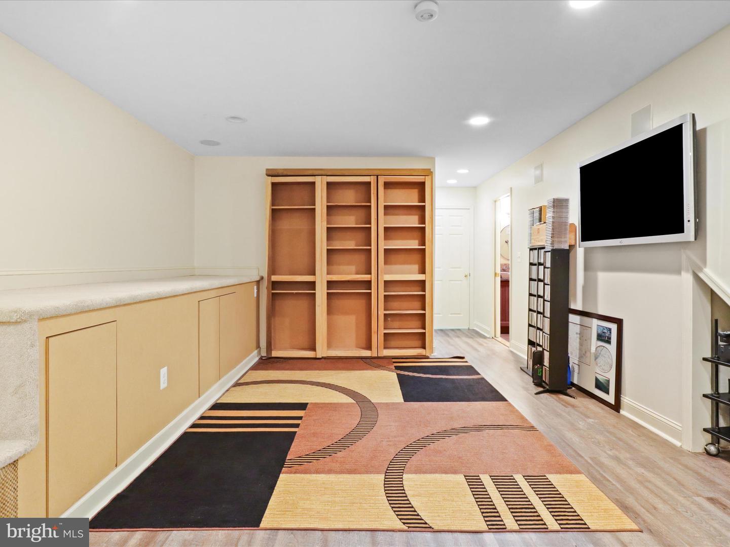 6100 35TH ST N, ARLINGTON, Virginia 22213, 5 Bedrooms Bedrooms, ,3 BathroomsBathrooms,Residential,For sale,6100 35TH ST N,VAAR2064748 MLS # VAAR2064748