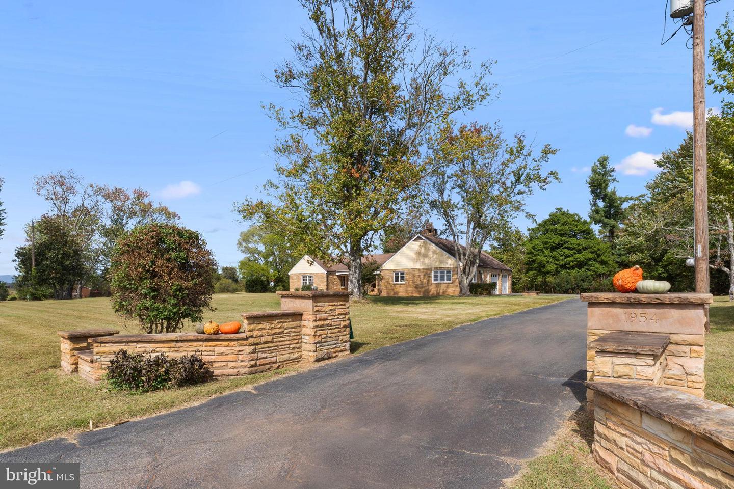 9441 CONSTITUTION HWY, SOMERSET, Virginia 22972, 2 Bedrooms Bedrooms, 7 Rooms Rooms,1 BathroomBathrooms,Residential,For sale,9441 CONSTITUTION HWY,VAOR2012532 MLS # VAOR2012532