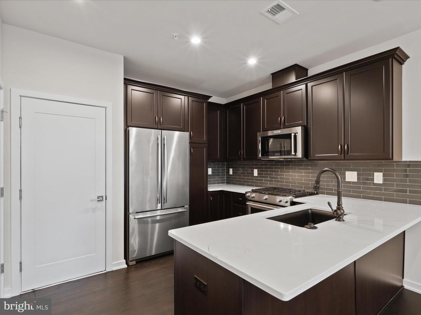 7552 SAWYER FARM WAY #1405, MCLEAN, Virginia 22102, 3 Bedrooms Bedrooms, ,2 BathroomsBathrooms,Residential,For sale,7552 SAWYER FARM WAY #1405,VAFX2274172 MLS # VAFX2274172 7552 SAWYER FARM WAY #1405, MCLEAN, Virginia 22102, 3 Bedrooms Bedrooms, ,2 BathroomsBathrooms,Residential,For sale,7552 SAWYER FARM WAY #1405,VAFX2274172 MLS # VAFX2274172