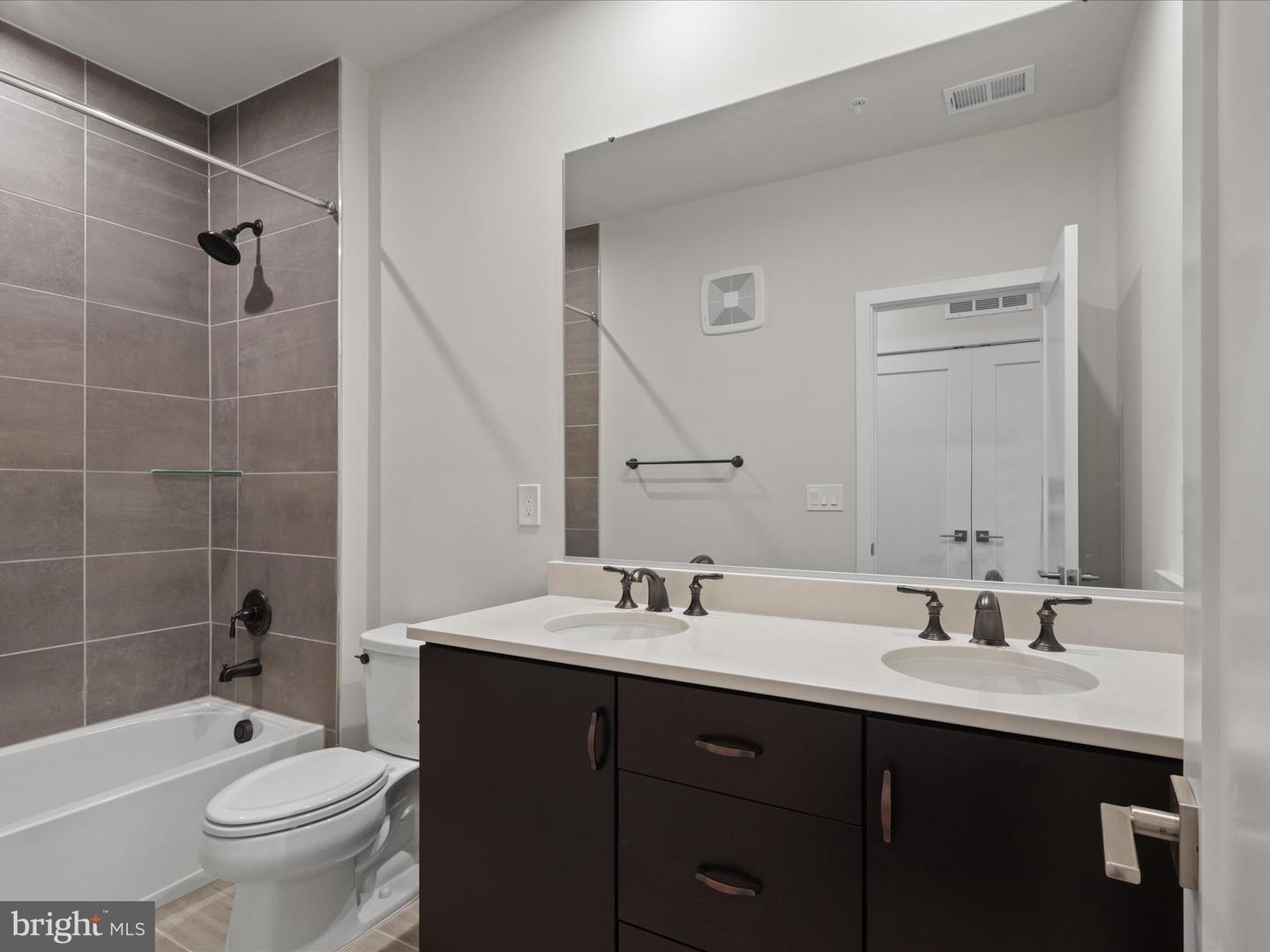 7552 SAWYER FARM WAY #1405, MCLEAN, Virginia 22102, 3 Bedrooms Bedrooms, ,2 BathroomsBathrooms,Residential,For sale,7552 SAWYER FARM WAY #1405,VAFX2274172 MLS # VAFX2274172 7552 SAWYER FARM WAY #1405, MCLEAN, Virginia 22102, 3 Bedrooms Bedrooms, ,2 BathroomsBathrooms,Residential,For sale,7552 SAWYER FARM WAY #1405,VAFX2274172 MLS # VAFX2274172