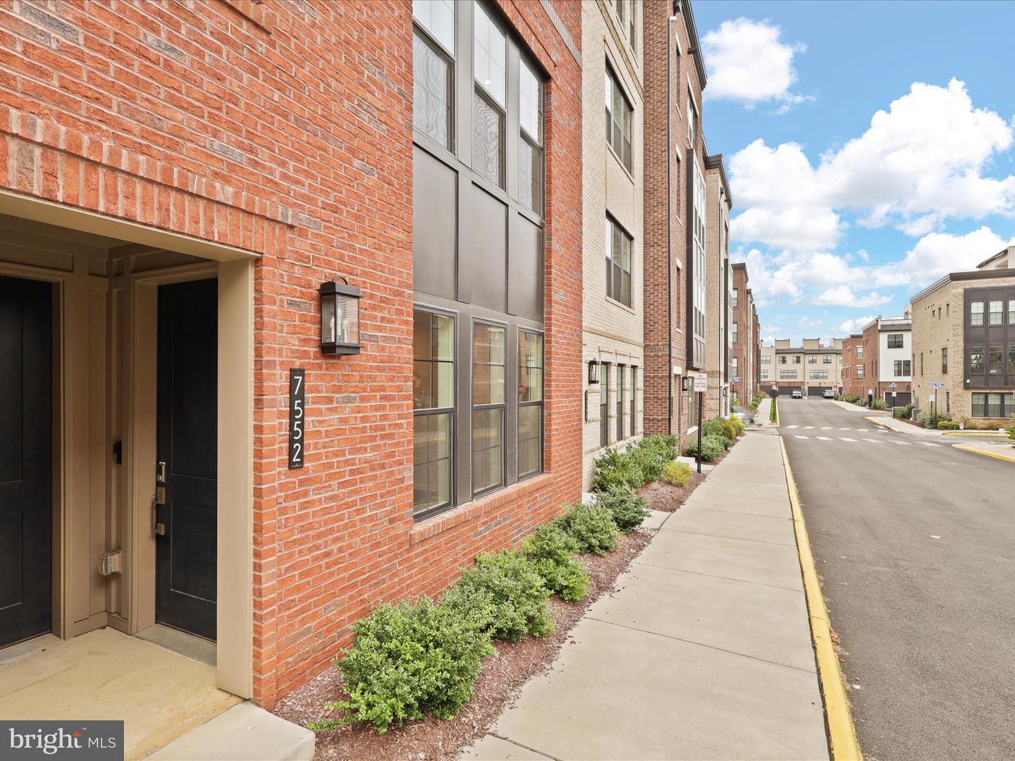 7552 SAWYER FARM WAY #1405, MCLEAN, Virginia 22102, 3 Bedrooms Bedrooms, ,2 BathroomsBathrooms,Residential,For sale,7552 SAWYER FARM WAY #1405,VAFX2274172 MLS # VAFX2274172 7552 SAWYER FARM WAY #1405, MCLEAN, Virginia 22102, 3 Bedrooms Bedrooms, ,2 BathroomsBathrooms,Residential,For sale,7552 SAWYER FARM WAY #1405,VAFX2274172 MLS # VAFX2274172