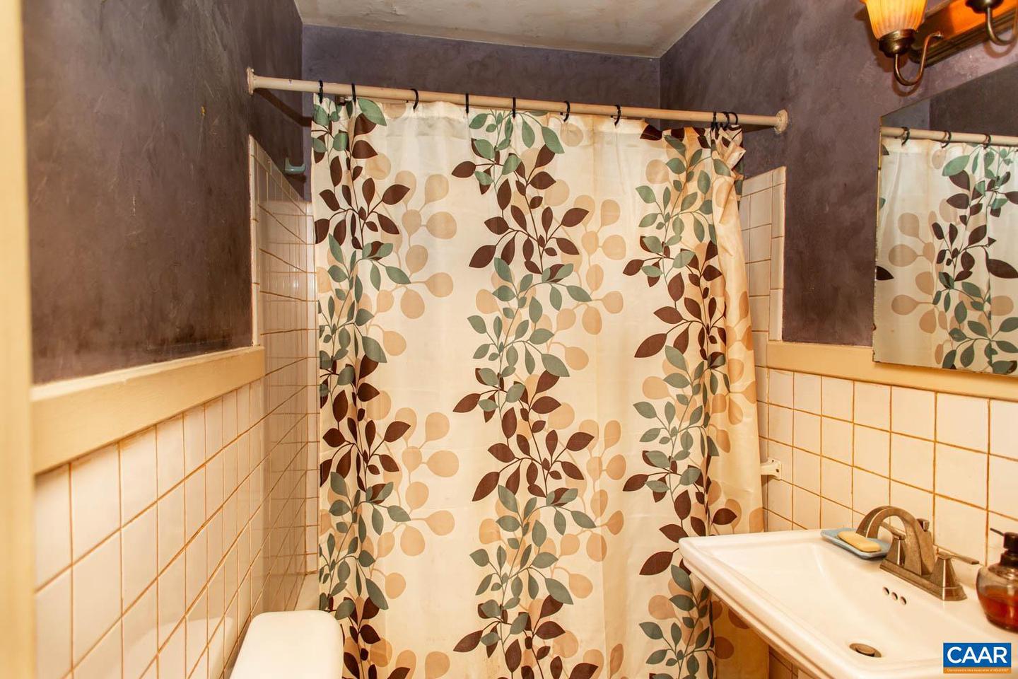554 VALLEY RD, CHARLOTTESVILLE, Virginia 22903, 1 Bedroom Bedrooms, ,1 BathroomBathrooms,Residential,For sale,554 VALLEY RD,670014 MLS # 670014