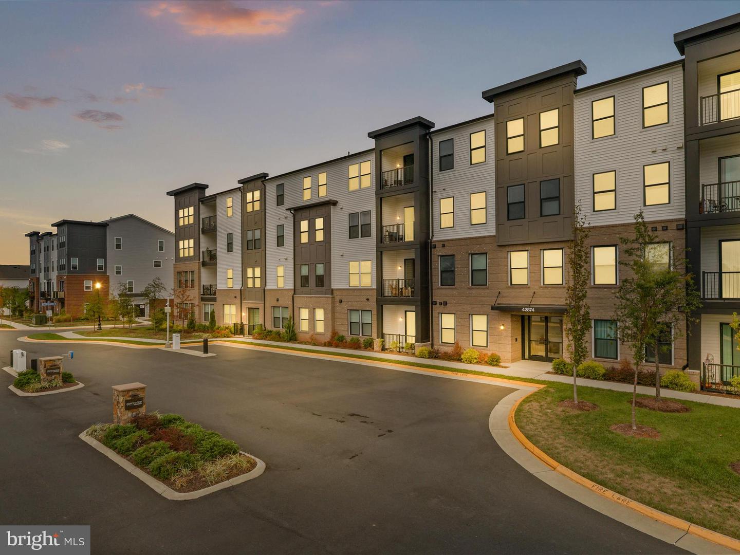 42874 FIREFLY SONATA TER #107, ASHBURN, Virginia 20148, 2 Bedrooms Bedrooms, ,2 BathroomsBathrooms,Residential,For sale,42874 FIREFLY SONATA TER #107,VALO2108922 MLS # VALO2108922