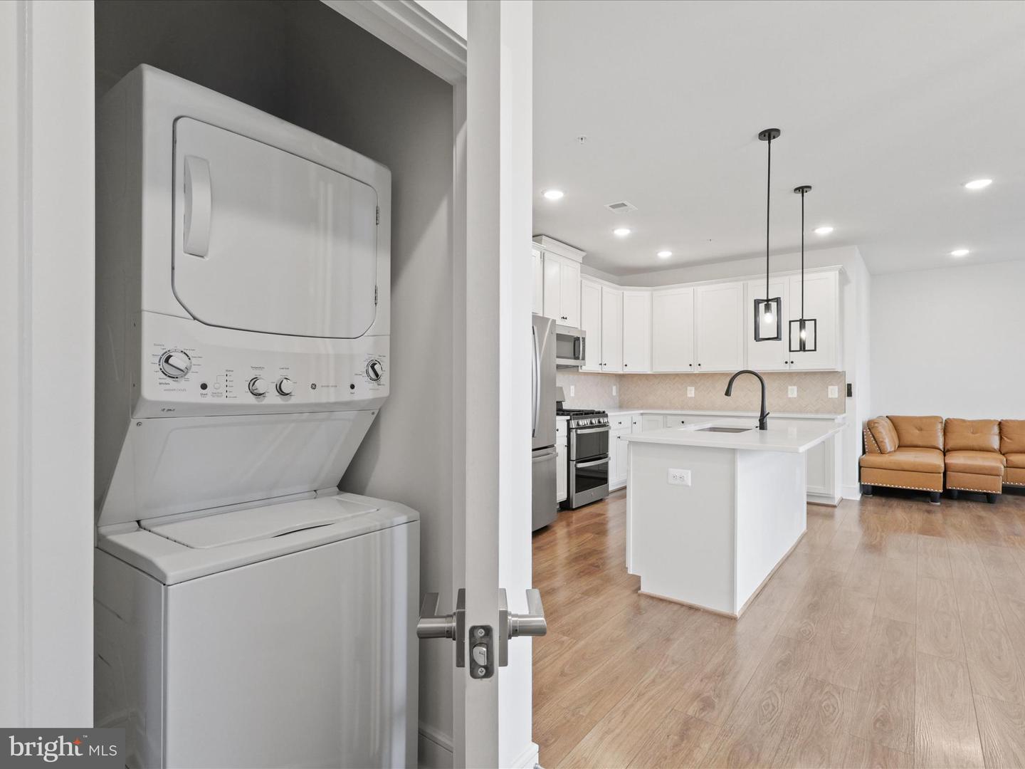 42874 FIREFLY SONATA TER #107, ASHBURN, Virginia 20148, 2 Bedrooms Bedrooms, ,2 BathroomsBathrooms,Residential,For sale,42874 FIREFLY SONATA TER #107,VALO2108922 MLS # VALO2108922