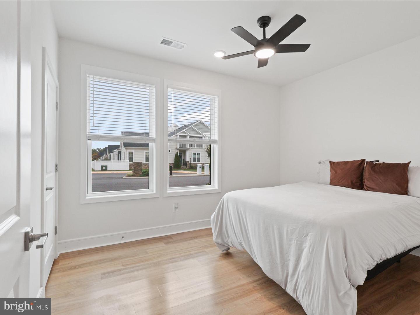 42874 FIREFLY SONATA TER #107, ASHBURN, Virginia 20148, 2 Bedrooms Bedrooms, ,2 BathroomsBathrooms,Residential,For sale,42874 FIREFLY SONATA TER #107,VALO2108922 MLS # VALO2108922